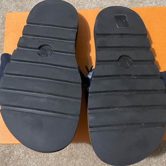 Louis Vuitton Slides - Picture 3 of 4